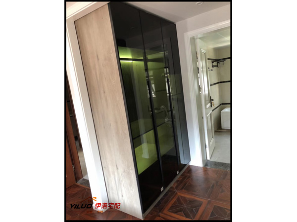 1-衣柜-开门-黑框玻璃